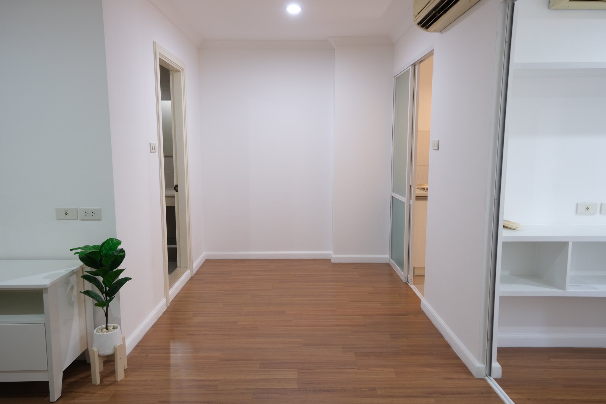 รูปภาพห้อง ลุมพินี สวีท ปิ่นเกล้า 