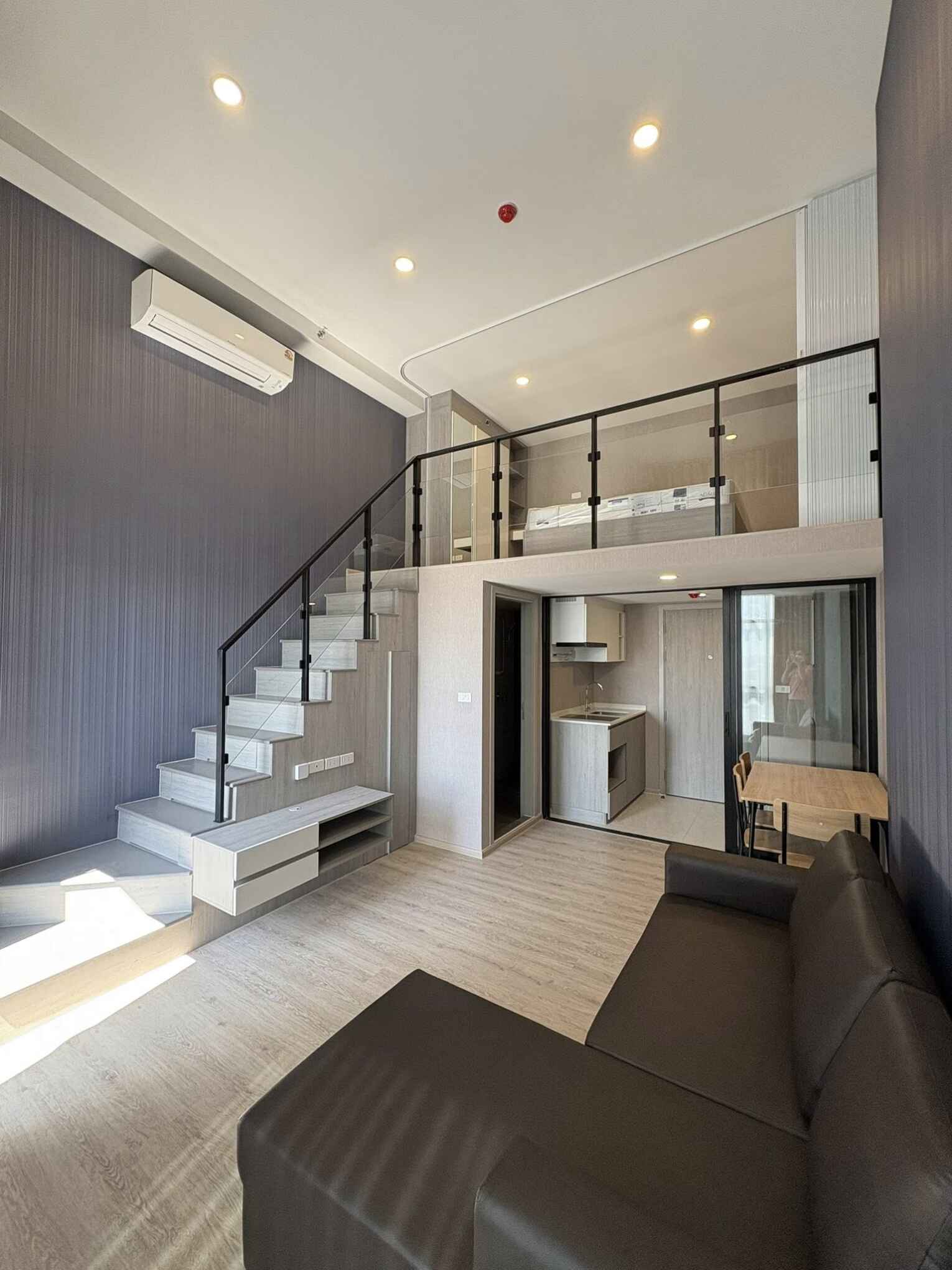 ออริจิ้น ปลั๊ก แอนด์ เพลย์ สิรินธร สเตชั่น