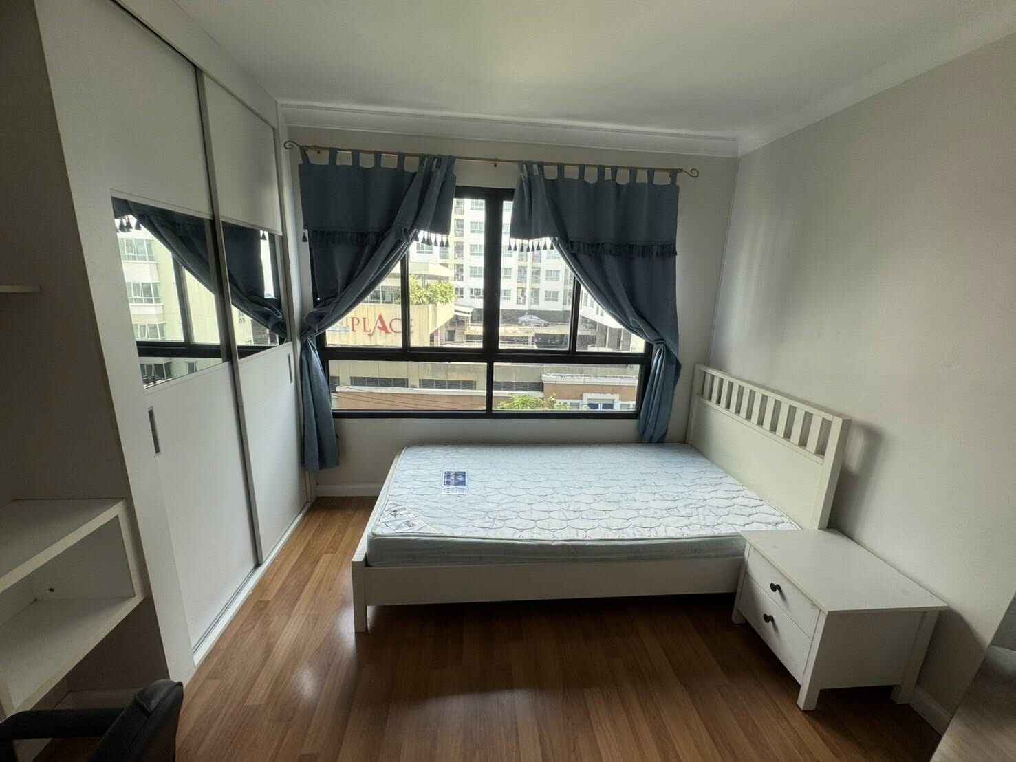 ลุมพินี สวีท พระราม 8