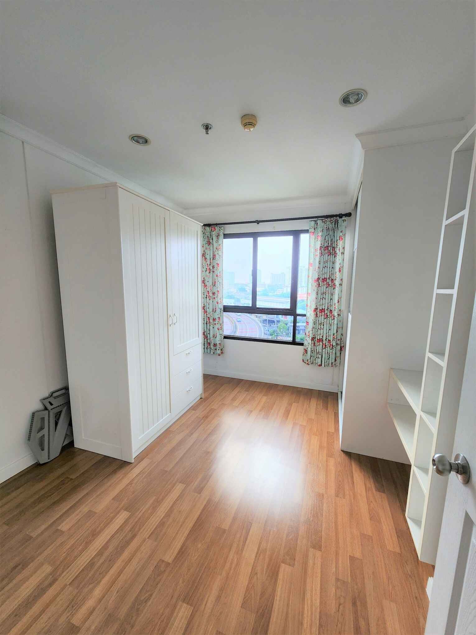 รูปภาพห้อง ลุมพินี สวีท พระราม 8